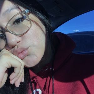 Meet your Posher, Mia